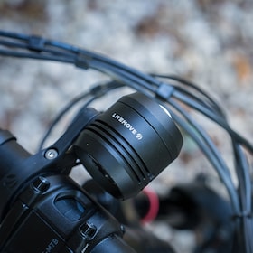 AC-210 E-Bike Frontscheinwerfer mit Fernlichtfunktion und Lenkerhalterung 